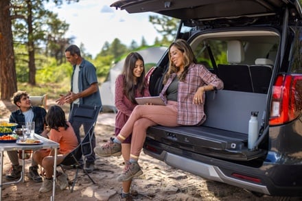 2025 Ford Expedition vs. Cadillac Escalade