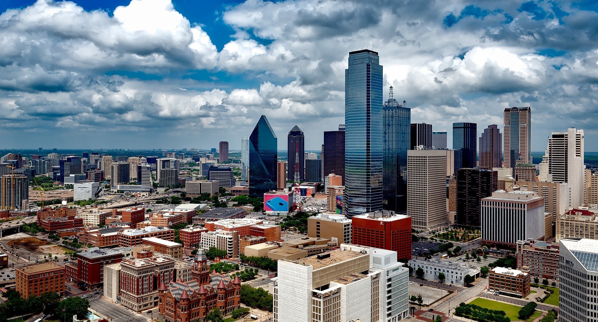 6 Most Romantic Date Ideas In Dallas Planet Ford Dallas Love Field Blog